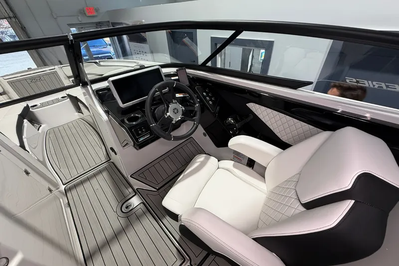 Slide: The Image of Yamaha 252SE 2026 - 18