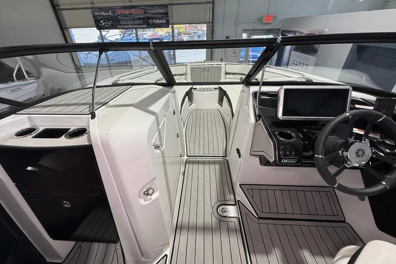 Slide: The Image of Yamaha 252SE 2026 - 24