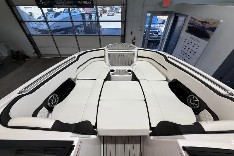 Slide: The Image of Yamaha 252SE 2026 - 26