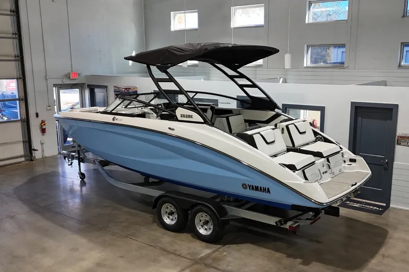 Slide: The Image of Yamaha 252SE 2026 - 4