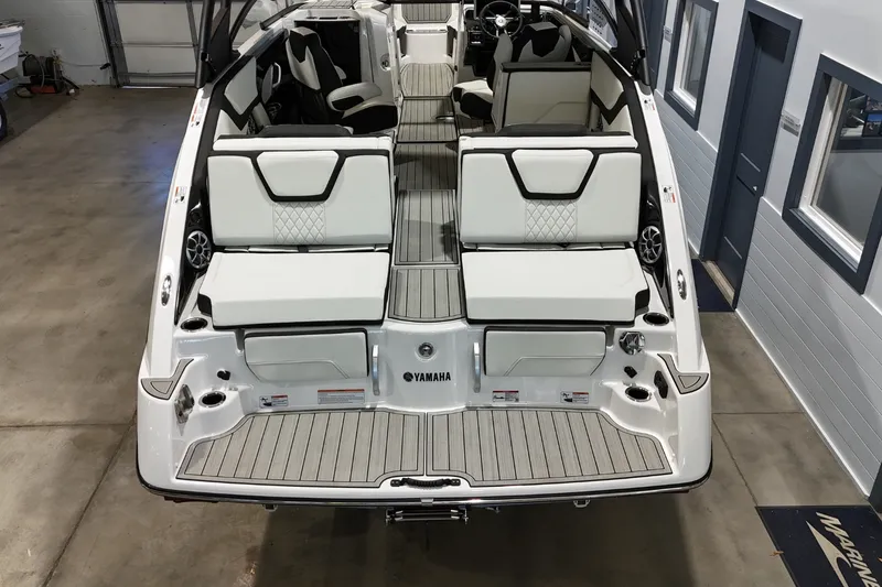 Slide: The Image of Yamaha 252SE 2026 - 6
