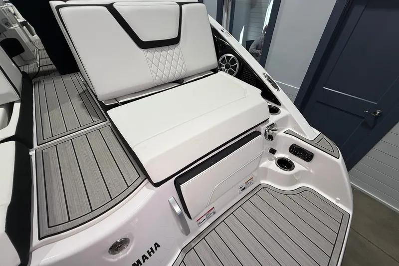 Slide: The Image of Yamaha 252SE 2026 - 9