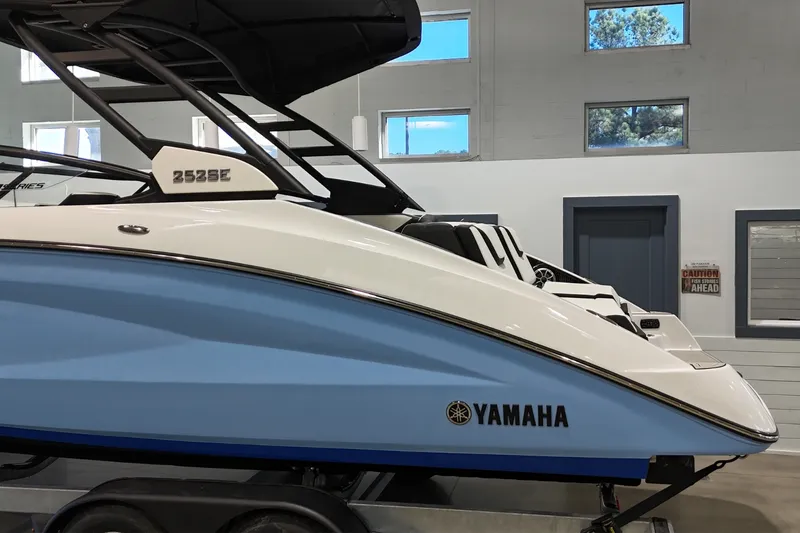 Slide: The Image of Yamaha 252SE 2026 - 3
