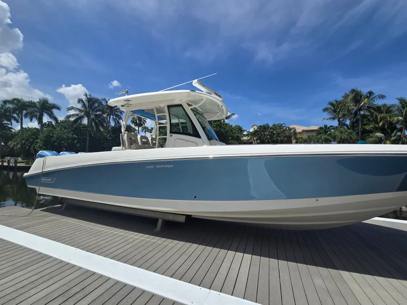 Slide: The Image of Boston Whaler 350 OUTRAGE 2018 - 15