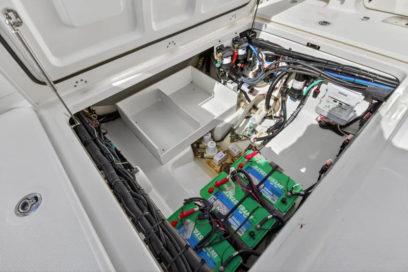 Slide: The Image of Boston Whaler 350 OUTRAGE 2018 - 18