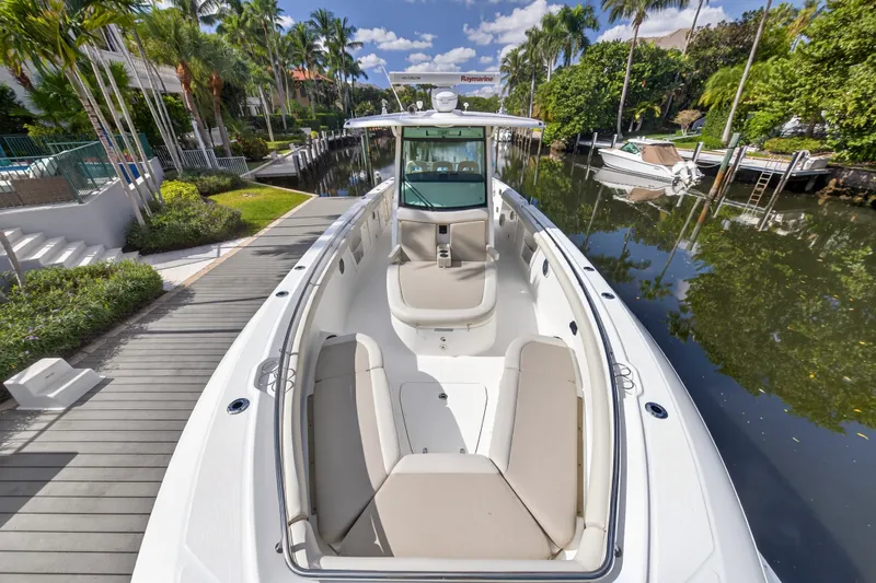 Slide: The Image of Boston Whaler 350 OUTRAGE 2018 - 24