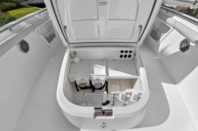 Slide: The Image of Boston Whaler 350 OUTRAGE 2018 - 25