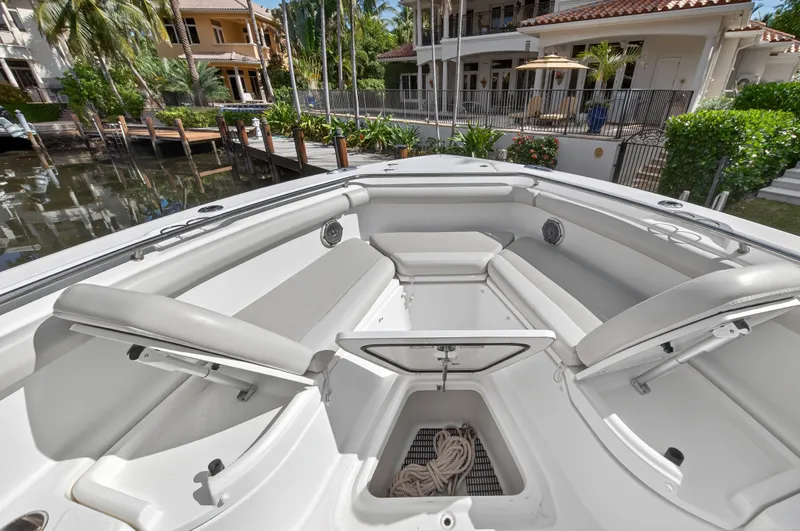 Slide: The Image of Boston Whaler 350 OUTRAGE 2018 - 28