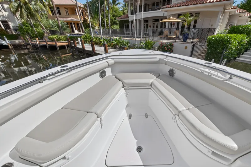 Slide: The Image of Boston Whaler 350 OUTRAGE 2018 - 29