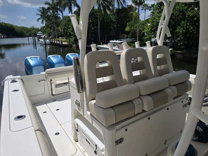Slide: The Image of Boston Whaler 350 OUTRAGE 2018 - 3