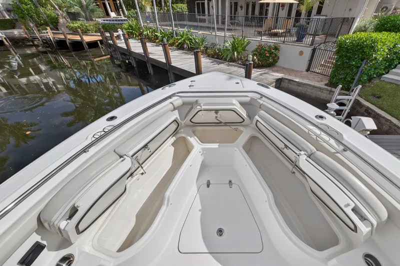 Slide: The Image of Boston Whaler 350 OUTRAGE 2018 - 30
