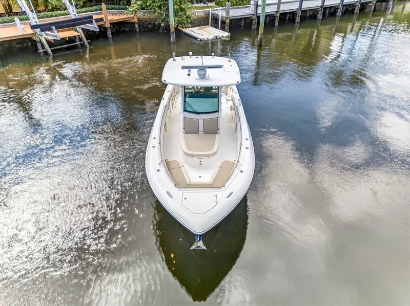 Slide: The Image of Boston Whaler 350 OUTRAGE 2018 - 35