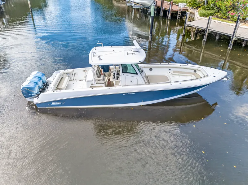 Slide: The Image of Boston Whaler 350 OUTRAGE 2018 - 36