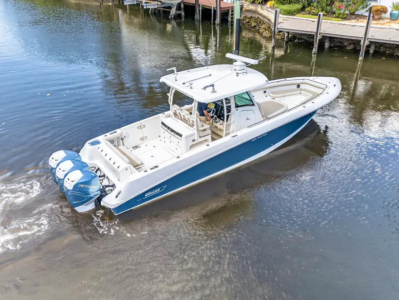 Slide: The Image of Boston Whaler 350 OUTRAGE 2018 - 37