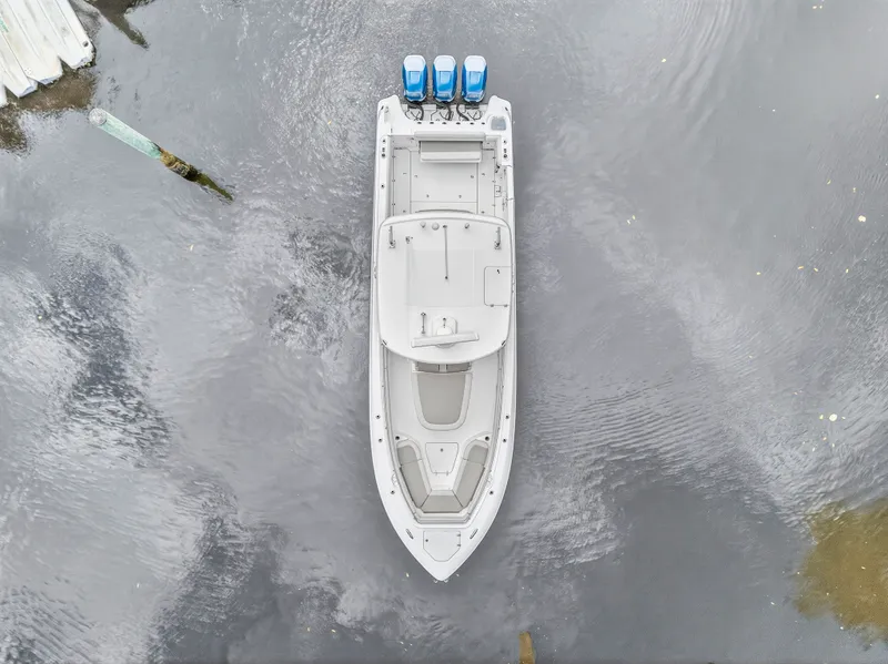 Slide: The Image of Boston Whaler 350 OUTRAGE 2018 - 39