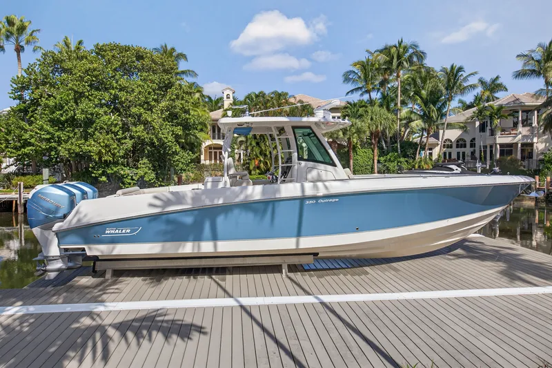 Slide: The Image of Boston Whaler 350 OUTRAGE 2018 - 40
