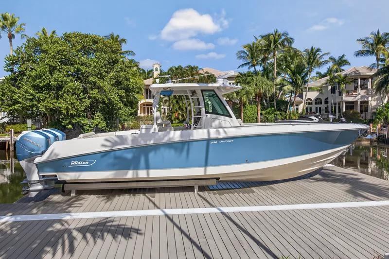 Slide: The Image of Boston Whaler 350 OUTRAGE 2018 - 41