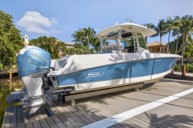 Slide: The Image of Boston Whaler 350 OUTRAGE 2018 - 42