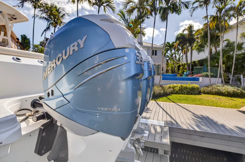 Slide: The Image of Boston Whaler 350 OUTRAGE 2018 - 43