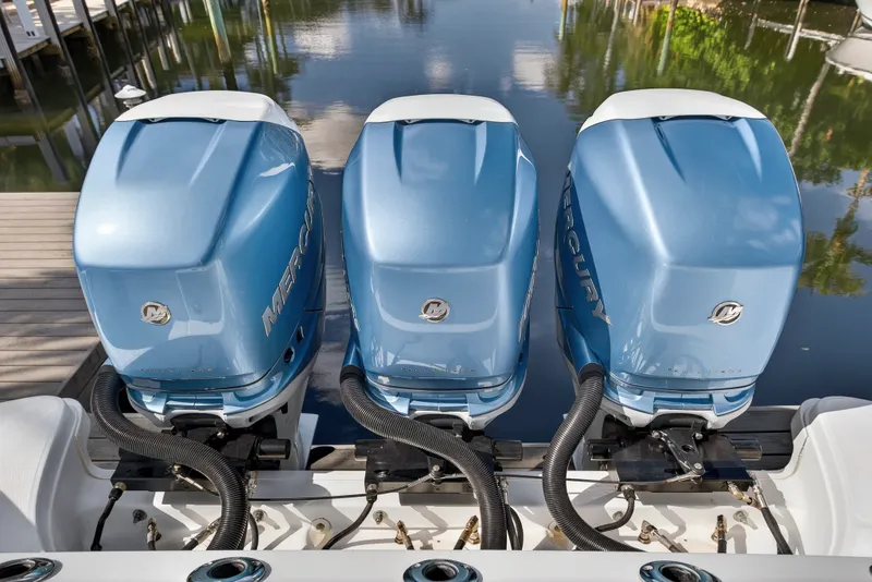 Slide: The Image of Boston Whaler 350 OUTRAGE 2018 - 44