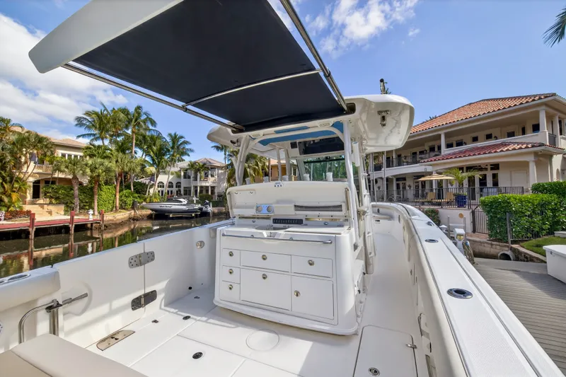Slide: The Image of Boston Whaler 350 OUTRAGE 2018 - 46