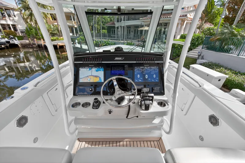 Slide: The Image of Boston Whaler 350 OUTRAGE 2018 - 57