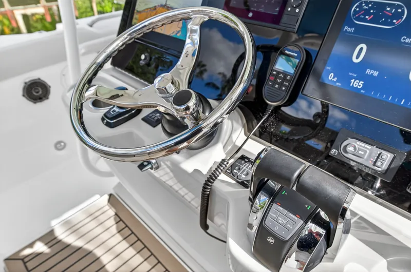 Slide: The Image of Boston Whaler 350 OUTRAGE 2018 - 62