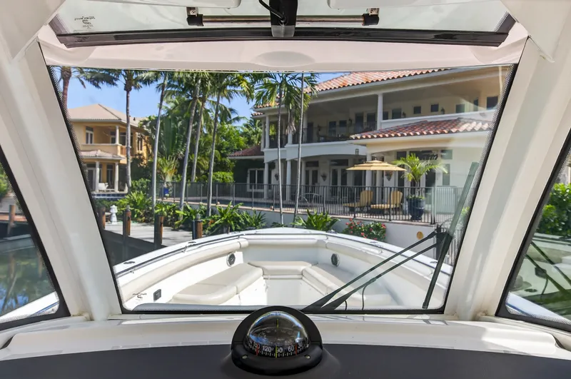 Slide: The Image of Boston Whaler 350 OUTRAGE 2018 - 63