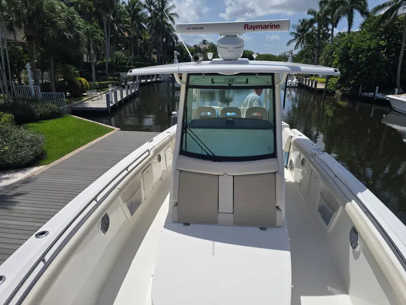 Slide: The Image of Boston Whaler 350 OUTRAGE 2018 - 8