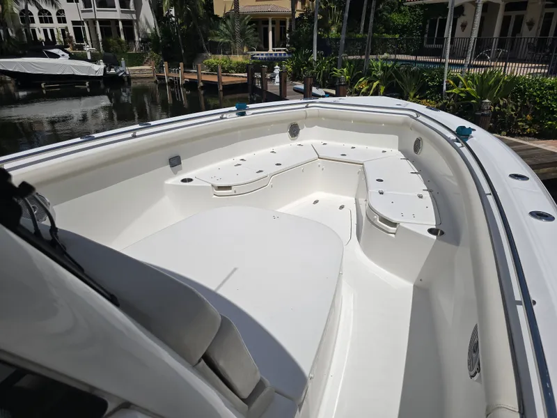 Slide: The Image of Boston Whaler 350 OUTRAGE 2018 - 9