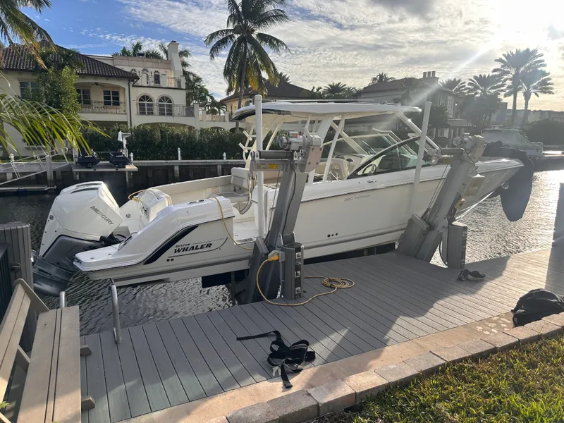 Slide: The Image of Boston Whaler 320 VANTAGE 2022 - 0