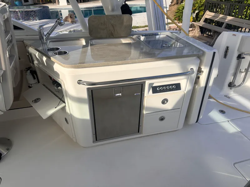 Slide: The Image of Boston Whaler 320 VANTAGE 2022 - 16