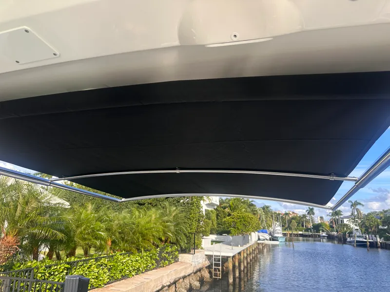 Slide: The Image of Boston Whaler 320 VANTAGE 2022 - 20