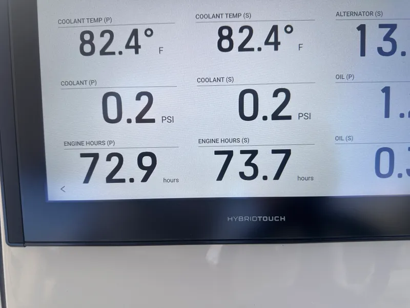 Slide: The Image of Boston Whaler 320 VANTAGE 2022 - 4