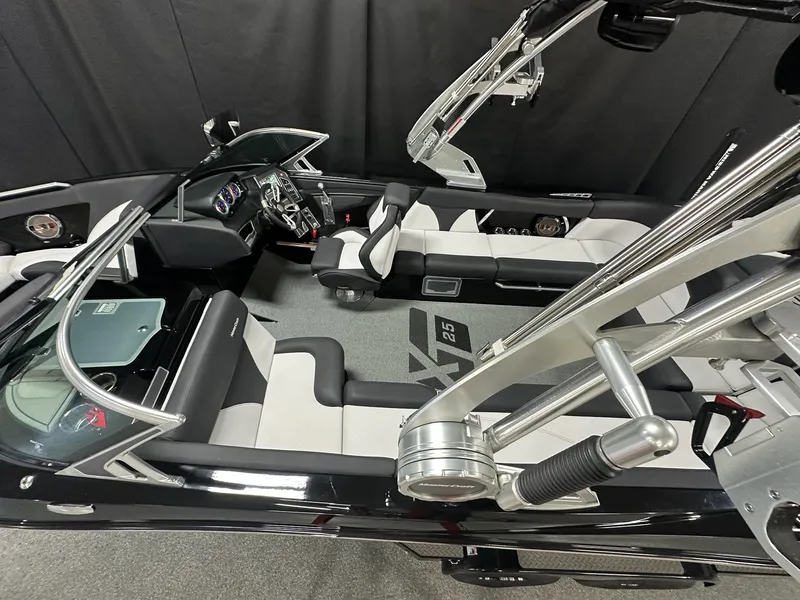 Slide: The Image of Mastercraft XT25 2020 - 1