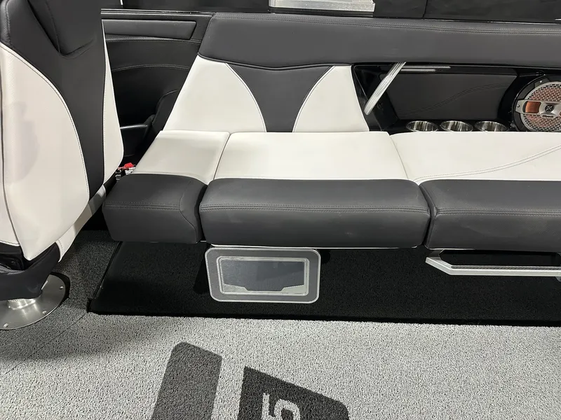 Slide: The Image of Mastercraft XT25 2020 - 17