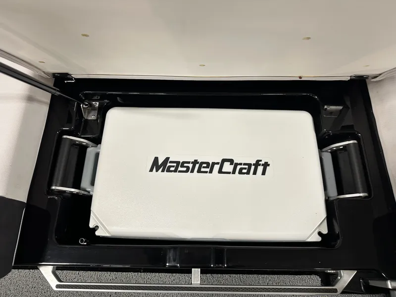 Slide: The Image of Mastercraft XT25 2020 - 22