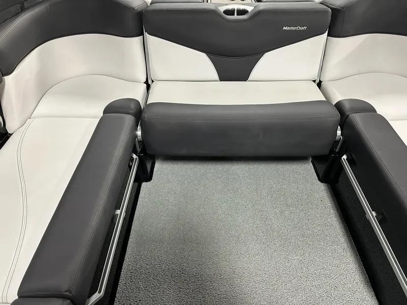 Slide: The Image of Mastercraft XT25 2020 - 23