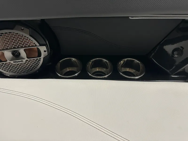 Slide: The Image of Mastercraft XT25 2020 - 30