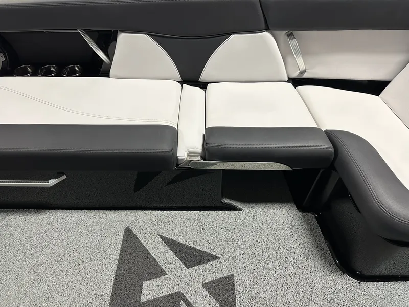 Slide: The Image of Mastercraft XT25 2020 - 32