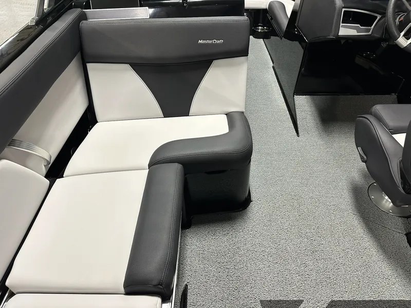 Slide: The Image of Mastercraft XT25 2020 - 34