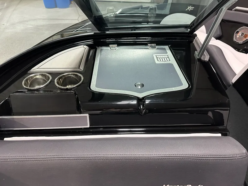 Slide: The Image of Mastercraft XT25 2020 - 36