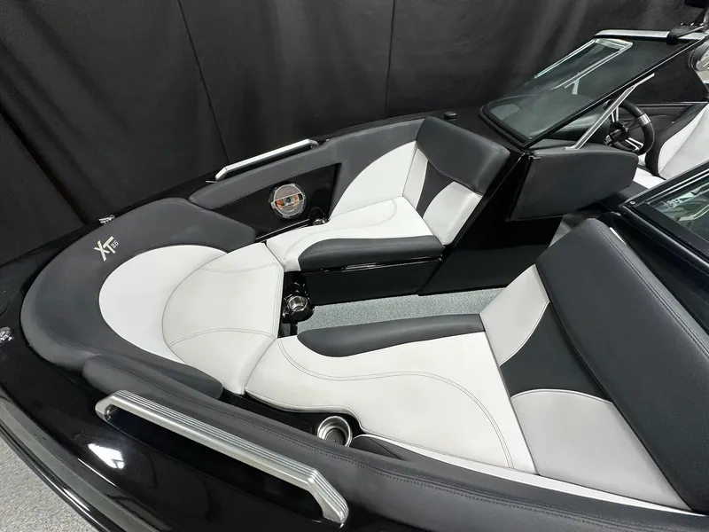 Slide: The Image of Mastercraft XT25 2020 - 4