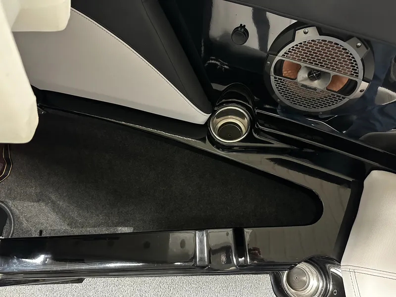 Slide: The Image of Mastercraft XT25 2020 - 50