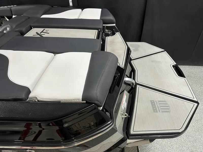 Slide: The Image of Mastercraft XT25 2020 - 8