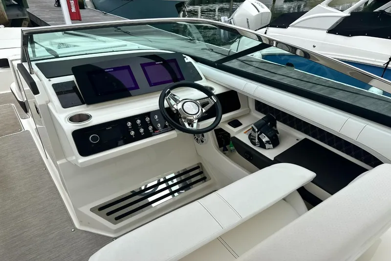 Slide: The Image of Sea Ray 310 SLX 2019 - 10