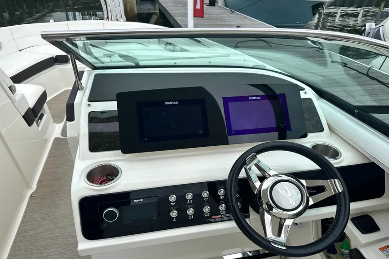 Slide: The Image of Sea Ray 310 SLX 2019 - 11