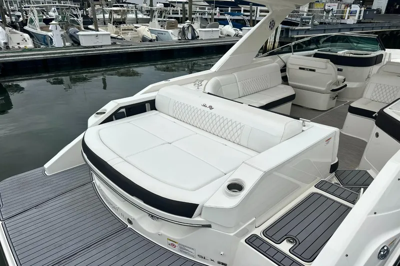 Slide: The Image of Sea Ray 310 SLX 2019 - 4