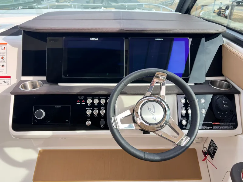 Slide: The Image of Sea Ray Sundancer 320 2026 - 10