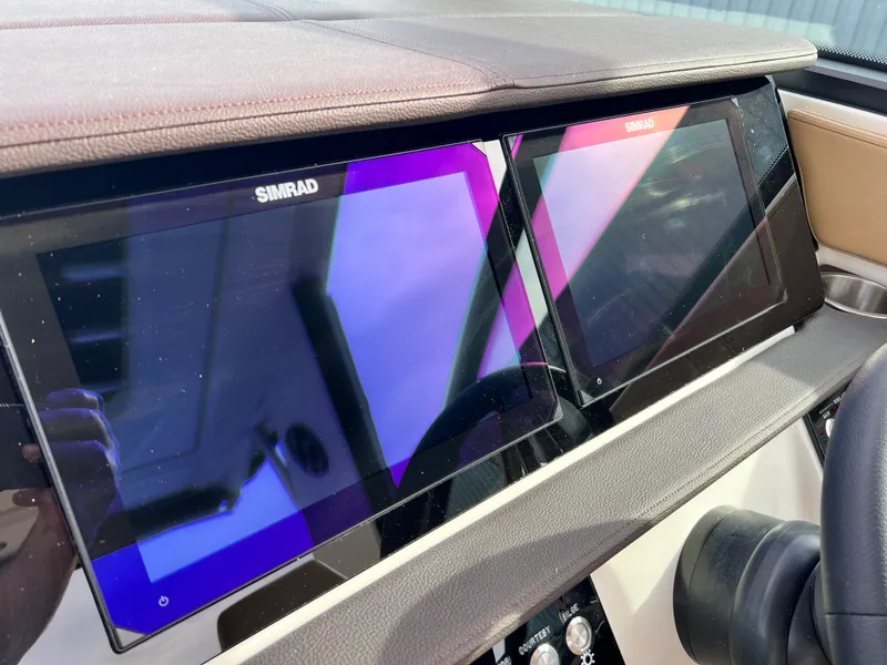 Slide: The Image of Sea Ray Sundancer 320 2026 - 12